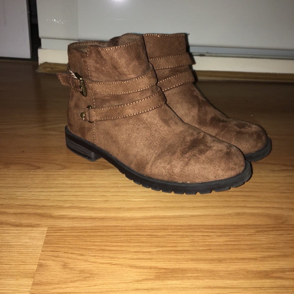 Girls booties size 4